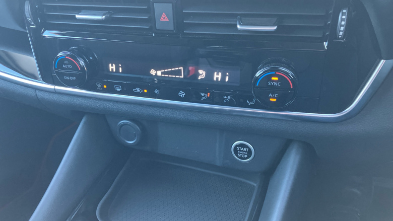 Nissan Qashqai 1.3 DiG-T MH 158 N-Connecta 5dr Xtronic Petrol Hatchback